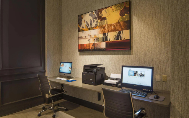 Hilton Alexandria Old Town