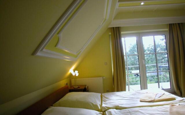 Reet - Eckhaus 17f "moosbeere"