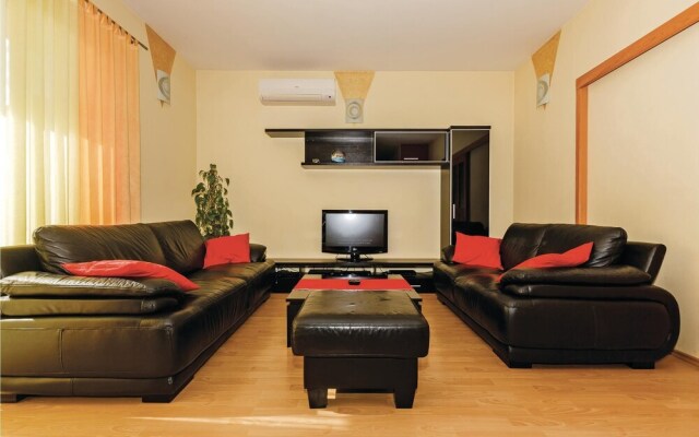Nice Home in Kastel Luksic With Wifi and 6 Bedrooms