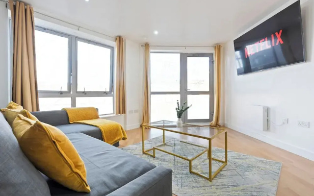Chic Birmingham Apartment With 2 Bedrooms