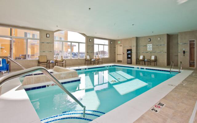 Holiday Inn Express Hotel & Suites Denver East-Peoria Street by IHG