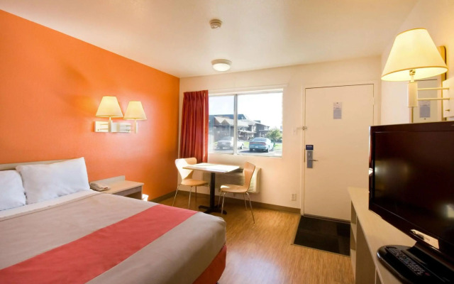 Motel 6 Pendleton, OR