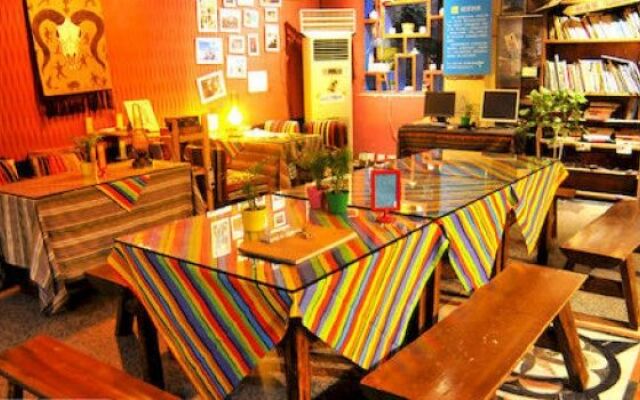 DengBa Hostel (Dunbar Inn Chiang Mai chain stores)