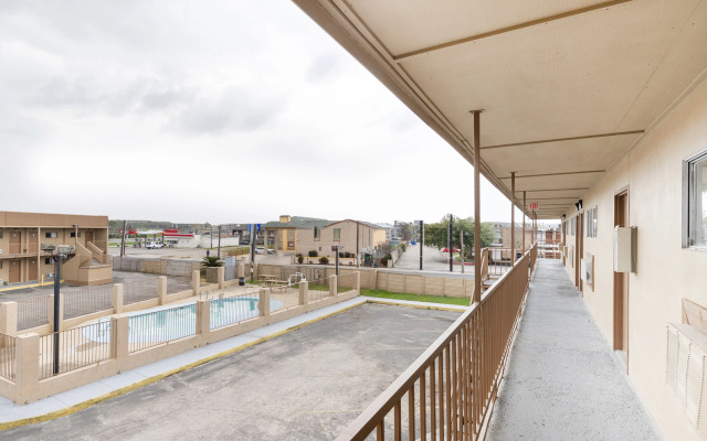 Oyo Hotel San Antonio Lackland AFB/Seaworld Hwy 90 W