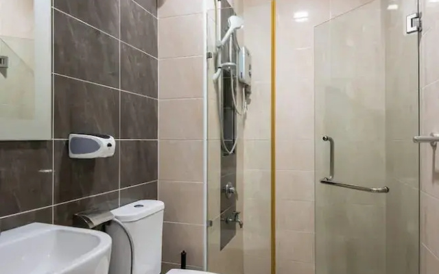 Stylish 4BR Near Paradigm Mall, Pool, Free Parking