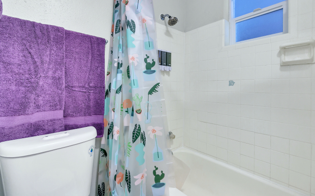 Pearl Location ✔Fast Wifi + Free Parking  ✔Modern Living