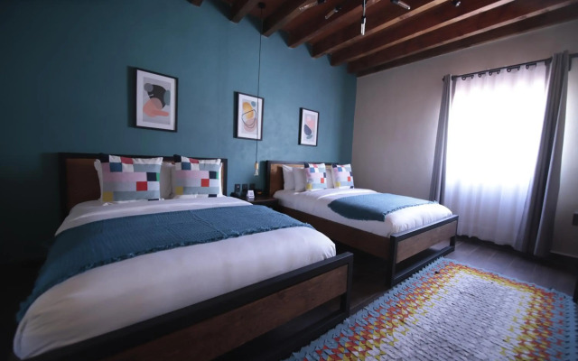 Antigua Trece Hotel Fusión