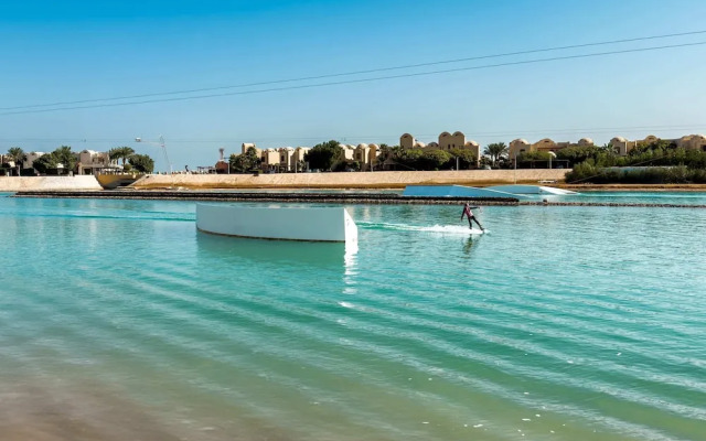 Xuru Stays I The 2bdr Warmhearted Waterside Apt