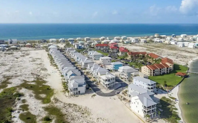 Sunset View 4 Bedroom Home by RedAwning