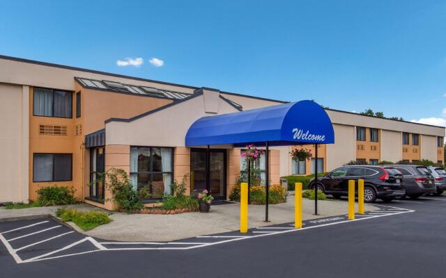 All Seasons Inn & Suites