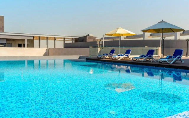 West Walk Retaj Hotel