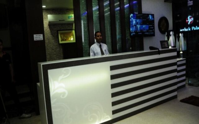 Hotel Taksh Inn