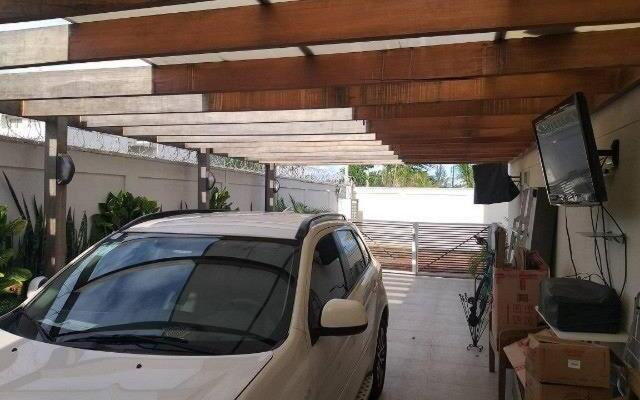 Casa com 4 quartos e piscina