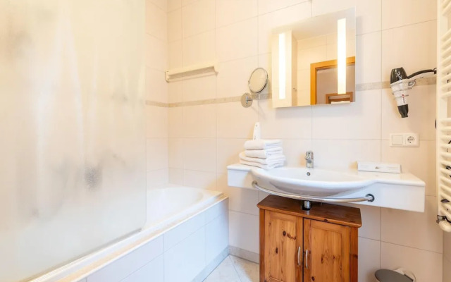 Cozy Garden Apartment Near Ski