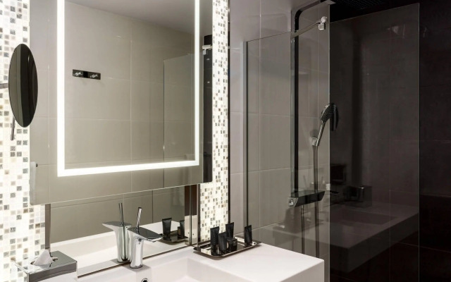 AC Porte Maillot Hotel