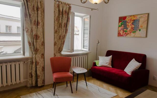 Krakowskie Przedmiescie - Night and Day