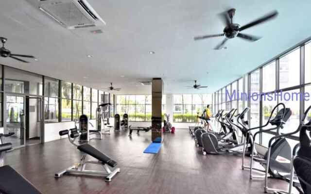 Minions Homestay_Near KLIA_WIFI + TV Box
