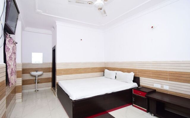 SPOT ON 44384 Hotel Amit