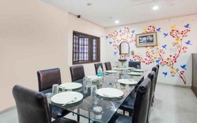 OYO 11400 The Down Town Suites