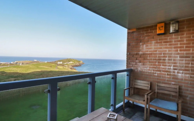 9 Headland Point