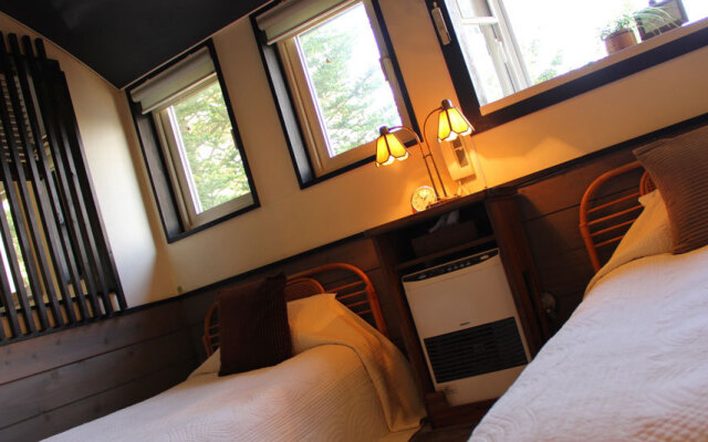 Pension Mocking Bird