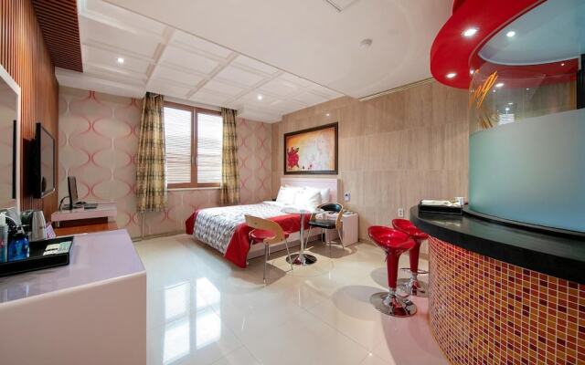 Yeosu King Pension Tel