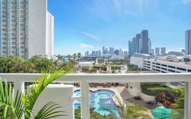 Bay Overlooking Condo With Balcony