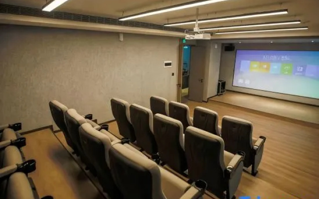 Qingyang Phoenix Hotel