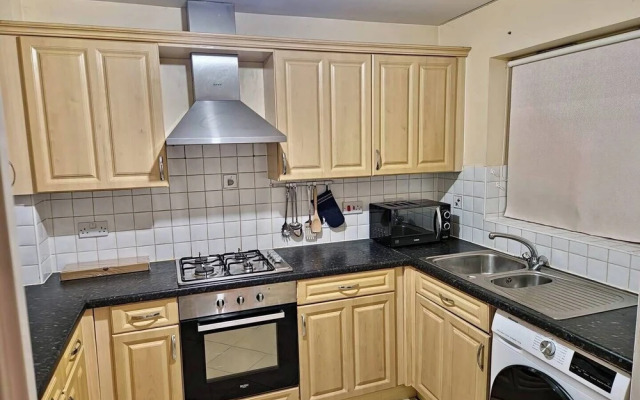 Family-friendly 3BR - Parking, London Access