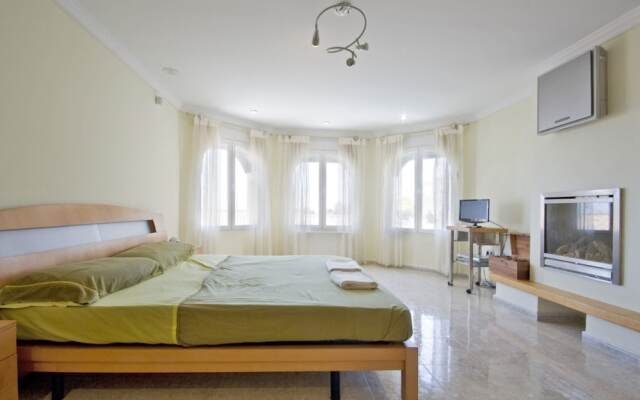 Villa - 4 Bedrooms with Pool, WiFi and Sea views - 104966