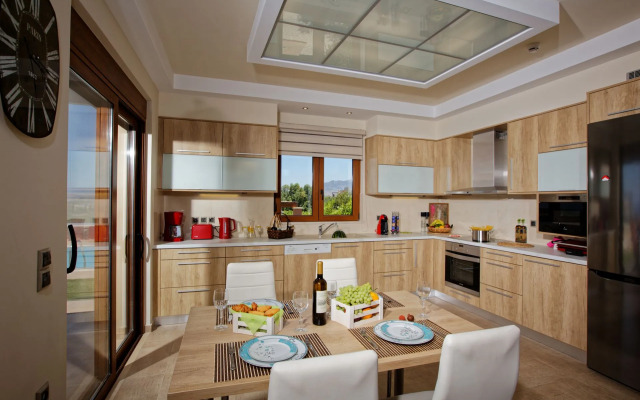 Cretan Vineyard Hill Villa Private Pool, Panoramic View, Beautiful Vineyard