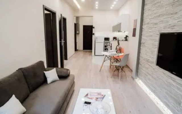New Luxury Apartment In The Center With Ac