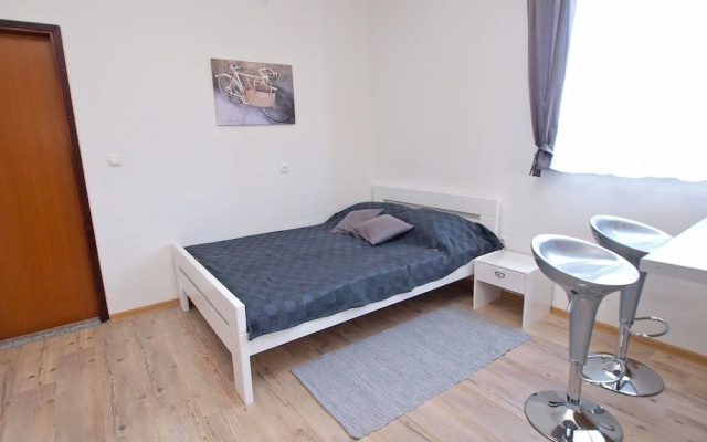 Apartment 589