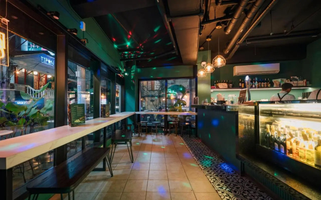 Mad Monkey Manila