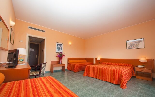Conte Di Cabrera Hotel Club