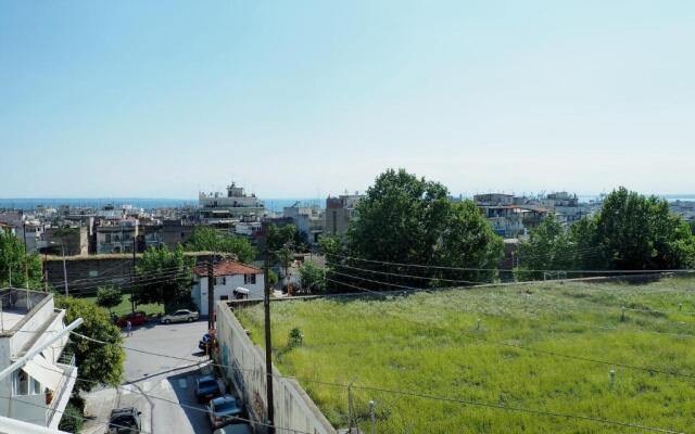 Sunny apartment near the center