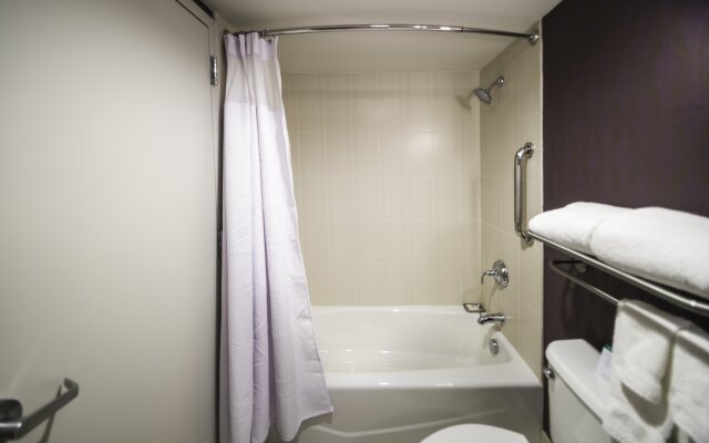 Crowne Plaza Saddle Brook by IHG