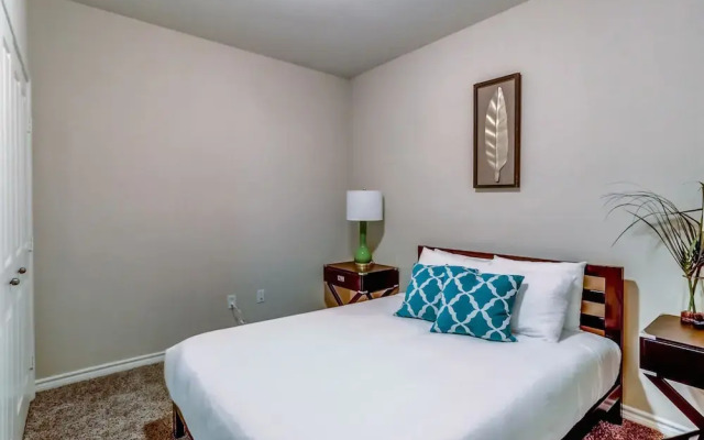 Apts At 41St By Namastay