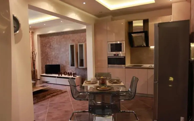 Brown Cottage Apartment