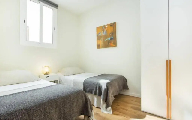 4bedroom apartment with a balcony in Las Ramblas 3 2