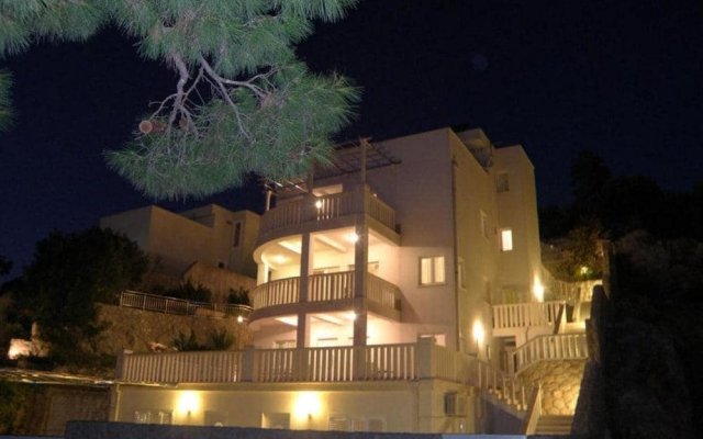 Villa Borna Apartments