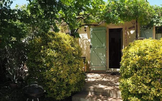 Cozy Vacation House With Pool, Vernegues