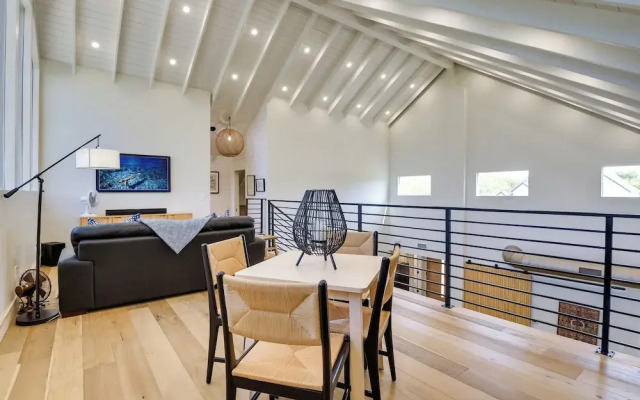 Waterfront Granbury Home w/ Electric Fireplace!