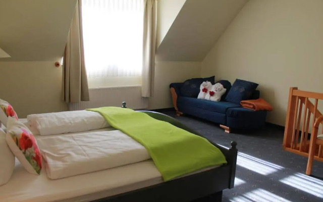 Zur Kaiserpfalz - Hotel-Spa-Camping