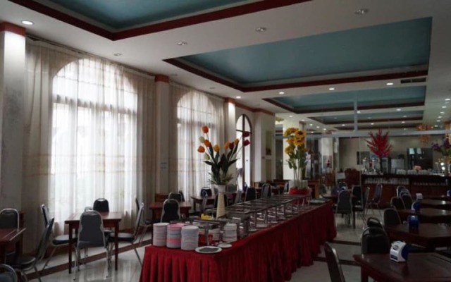 Roung Nakhon Vang Vieng Palace