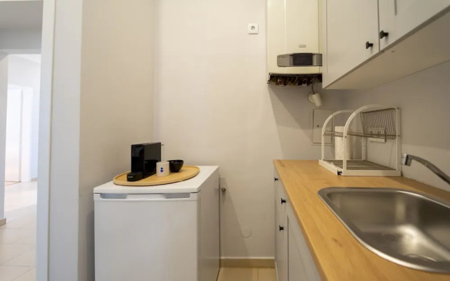 Beautiful and Sunny 2bdr Apartment