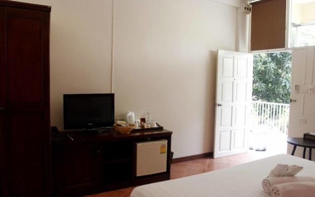 Feung Nakorn Balcony Rooms & Cafe