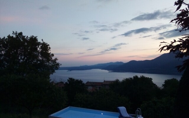 Sunny Villa
