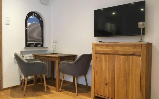 Exklusiv - neu renoviertes Apartment mit Terrasse