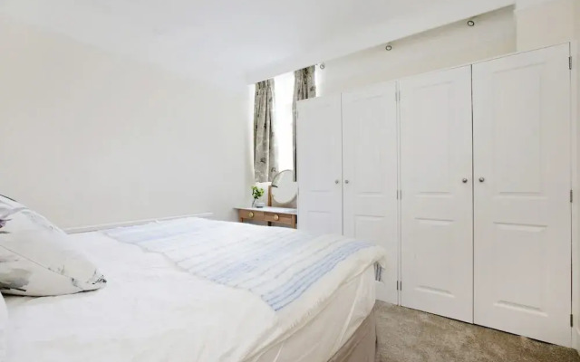 Quiet Historic Mews- Hyde Park